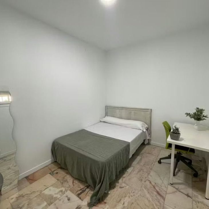 Calle Porvenir, Sevilla, Andalusia 41013 - Photo 1