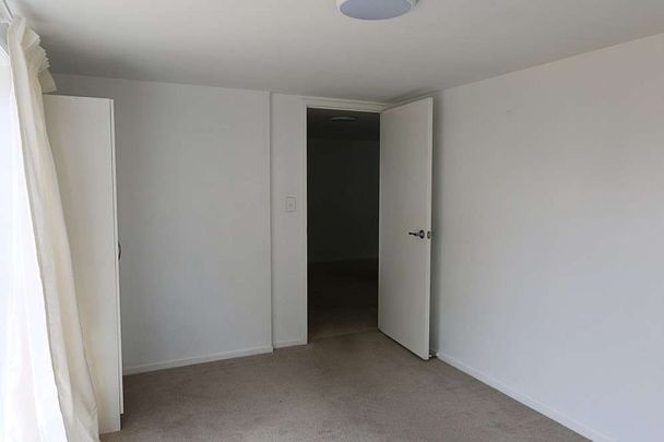 Three bedroom basement unit - Photo 1