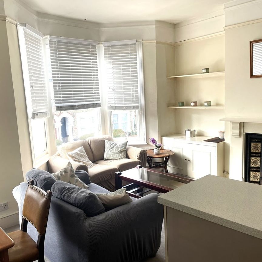 3 Bed Flat, Brixton Hill, SW2 - Photo 1