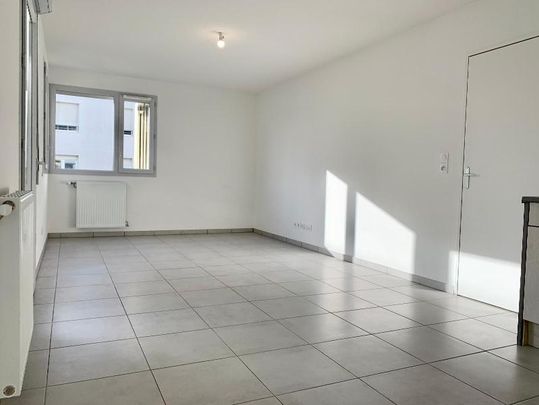 Location Appartement 3 pièces 60m² VAULX EN VELIN 69120 - Photo 1