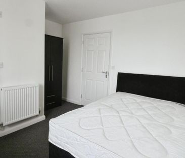 1 bedroom in a flat share to rent - Photo 3