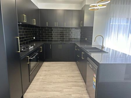 MODERN 4 BEDROOM HOME - Photo 3
