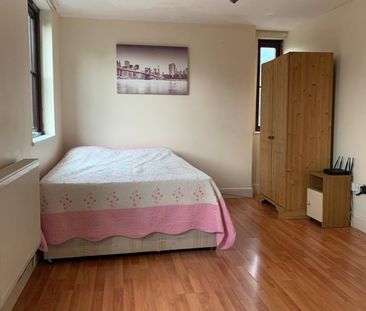 Room in a Shared Flat, Ham Park Road, E7 - Photo 1