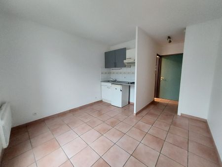 Location Appartement 1 pièce 18m² LA ROCHELLE 17000 - Photo 2