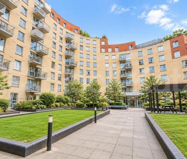 Modern development with 3 double bedrooms mins to tube & shops - Photo 4