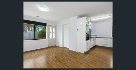 Refined Single Level Living - Photo 3