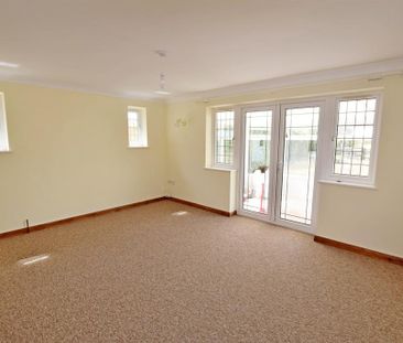 3 bedroom detached bungalow to rent - Photo 6