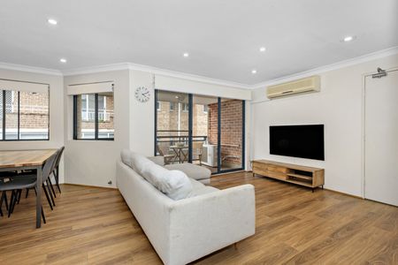 Bright 2 Bedroom Unit - Photo 2