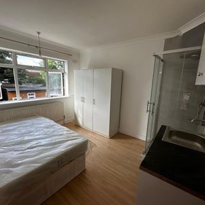 Studio Flat, Carlyon Road, HA0 - Photo 2