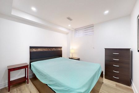 For Lease - 305 Rita's Avenue, Newmarket, Ontario - Photo 3