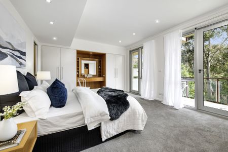 Riverside Elegance: Expansive 2-Bedroom Retreat with Breathtaking Yarra Views - Photo 4