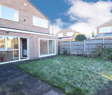 4 bedroom detached house to rent - Photo 2