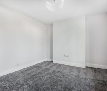 Flat to rent - Milton Road, Gravesend, DA12 - Photo 3
