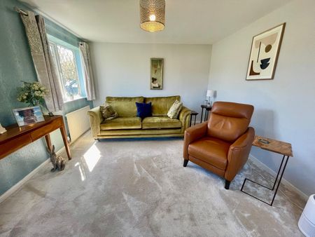 3 bedroom detached house to rent - Photo 2