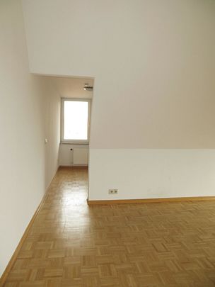 Sonnige 1-Zimmer-Dachgeschosswohnung mit Balkon und geräumiger Küche in Rellingen - Photo 1