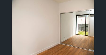 Morden Townhouse - Photo 2