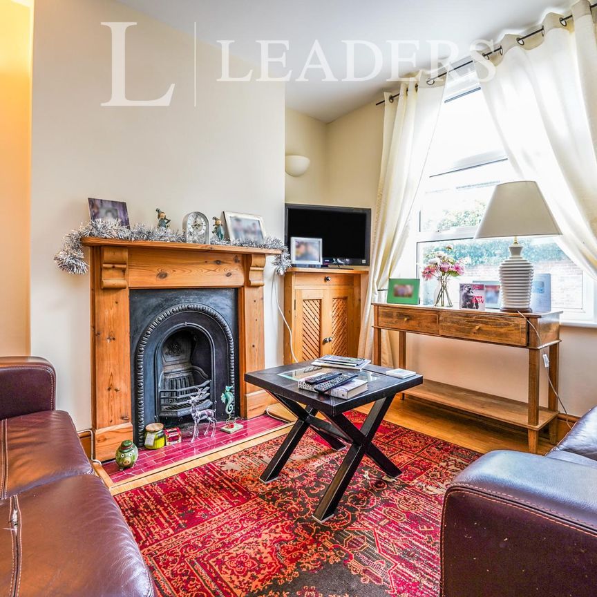 2 bedroom house to rent St. James Place, Cheltenham, GL50 - Photo 1