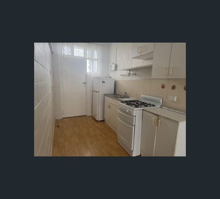 6/133 Eyre Street, North Ward, Qld 4810 - Photo 2