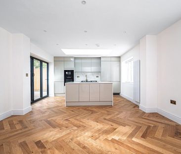 4 bedroom semi-detached house to rent - Photo 3