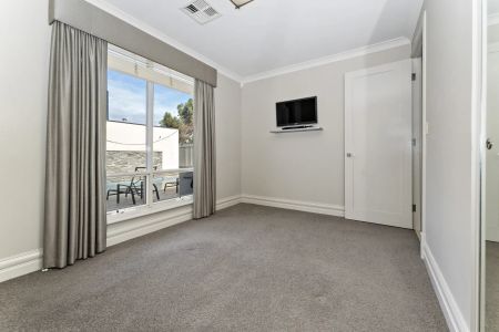 Luxury Coastal Living with Poolside Entertaining - Photo 5