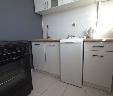 Ładna Kawalerka! 33 m2. Osobna kuchnia. - Photo 2