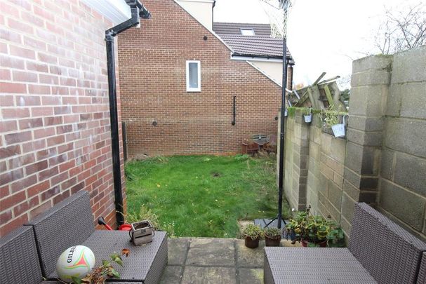 2 bedroom terraced house to rent - Photo 1