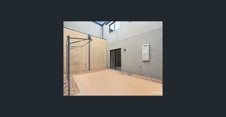 Stylish Street Frontage Townhouse! - Photo 3