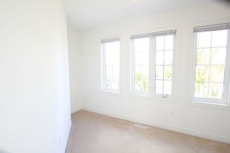 For Lease - 31 West Park Avenue, Bradford West Gwillimbury, Ontario - Photo 3