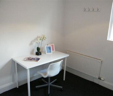 5 bedroom semi-detached house to rent - Photo 3