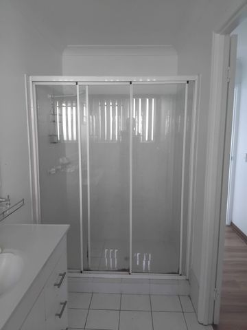 One Master Bedroom fully furnished with full ensuite. - Photo 3