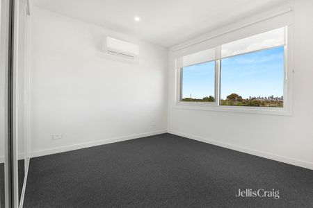2 Ginning Road, Yarraville VIC 3013 - Townhouse For Rent | Domain - Photo 4