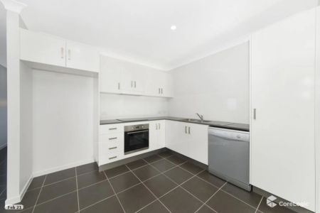 3 Bedroom Townhouse in Bushland Beach - Photo 2