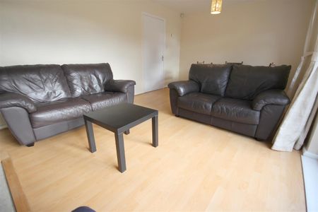 3 Bedroom House - Semi-Detached To Let - Photo 4