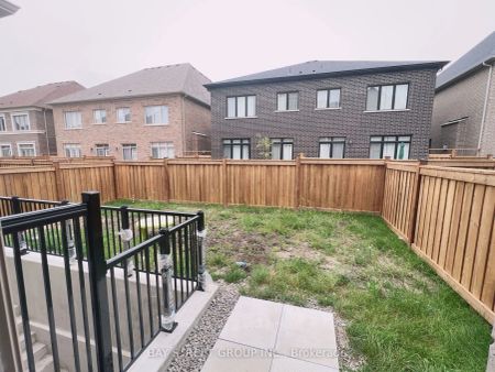 Detached Home For Lease | N9246341 - Photo 5