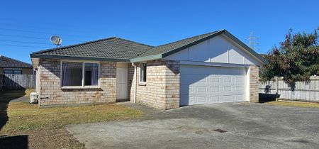 Solid Brick and Tile Home with 4 bedrooms - Photo 3