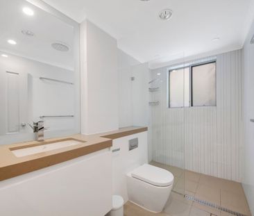 Spacious Modern Apartment In Ideal Location - Photo 6