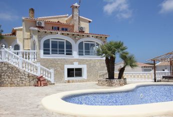 LONG TERM RENTAL Spacious villa for rent with sea views