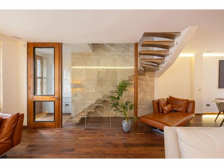 4 bedroom mews to rent - Photo 3