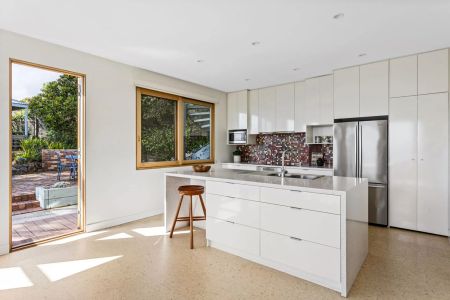 Spectacular views - 5 bedroom home - Photo 4