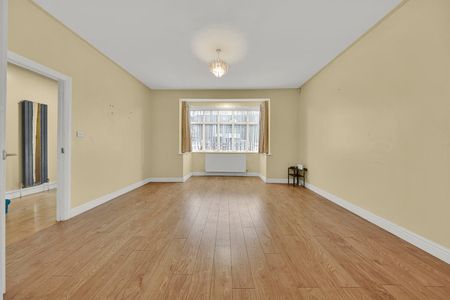 3 Bed Terraced House, St. Edmunds Road, IG1 - Photo 2