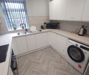 4 bedroom terraced house to rent - Photo 3