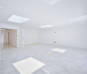 To Let 5 Bed Bungalow - Detached - Photo 1