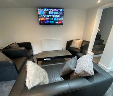 Rosemont Walk (Room 1), Bramley, Leeds - Photo 1
