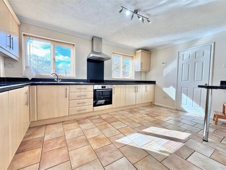 4 bedroom detached house to rent - Photo 5