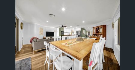 THE ULTIMATE FAMILY ENTERTAINER!! - Photo 5