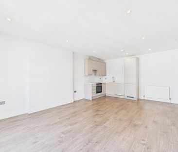 2 bedroom in High Street, Maidenhead - Photo 3