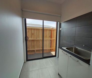 Splendid 4Br Family Home in Bonnie Brook! - Photo 5