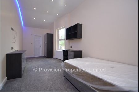 4 Bed 4 Bath Properties in Leeds - Photo 2