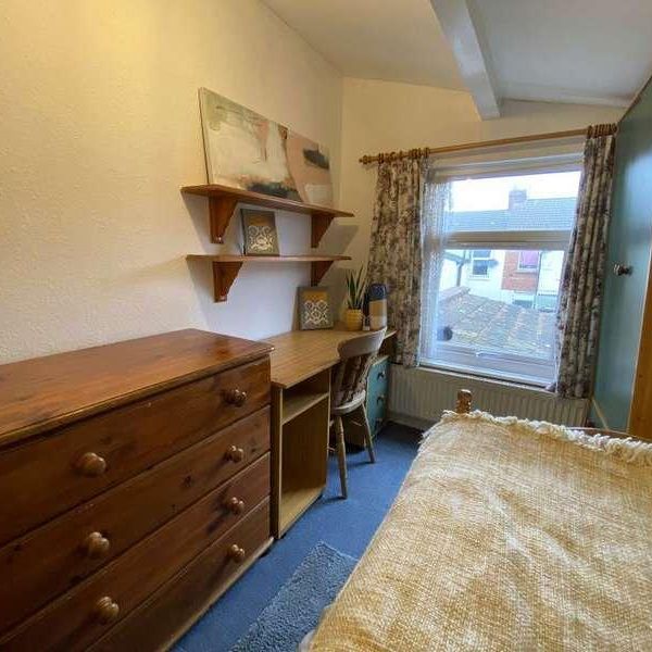 Gordon Street, NN2 - Photo 1