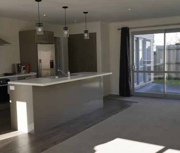 MODERN EASY LIVING IN KENSINGTON - Photo 3